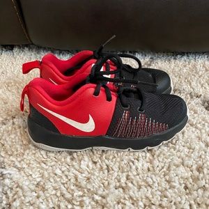 Boys Nike Little Kid Team Hustle Basketball Shoes
